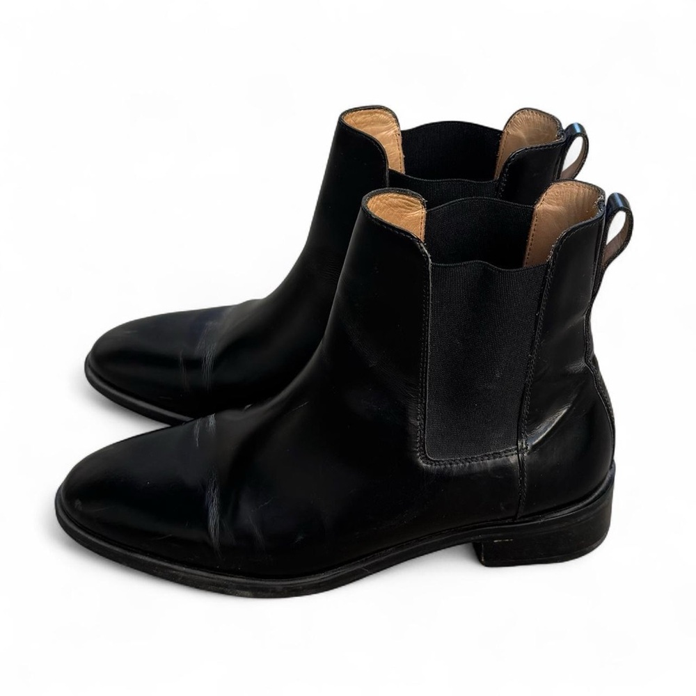 Black leather Chelsea boots